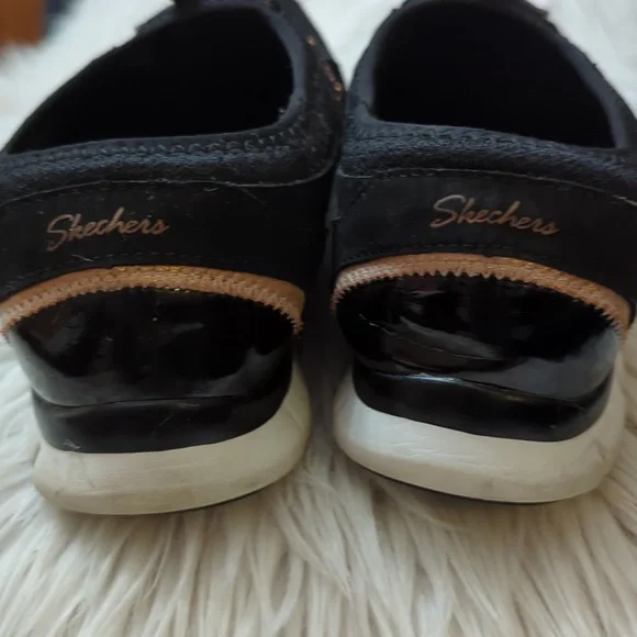 Skechers Black Sneakers with Suede Finish and Platform Sole - Picture 4 of 10